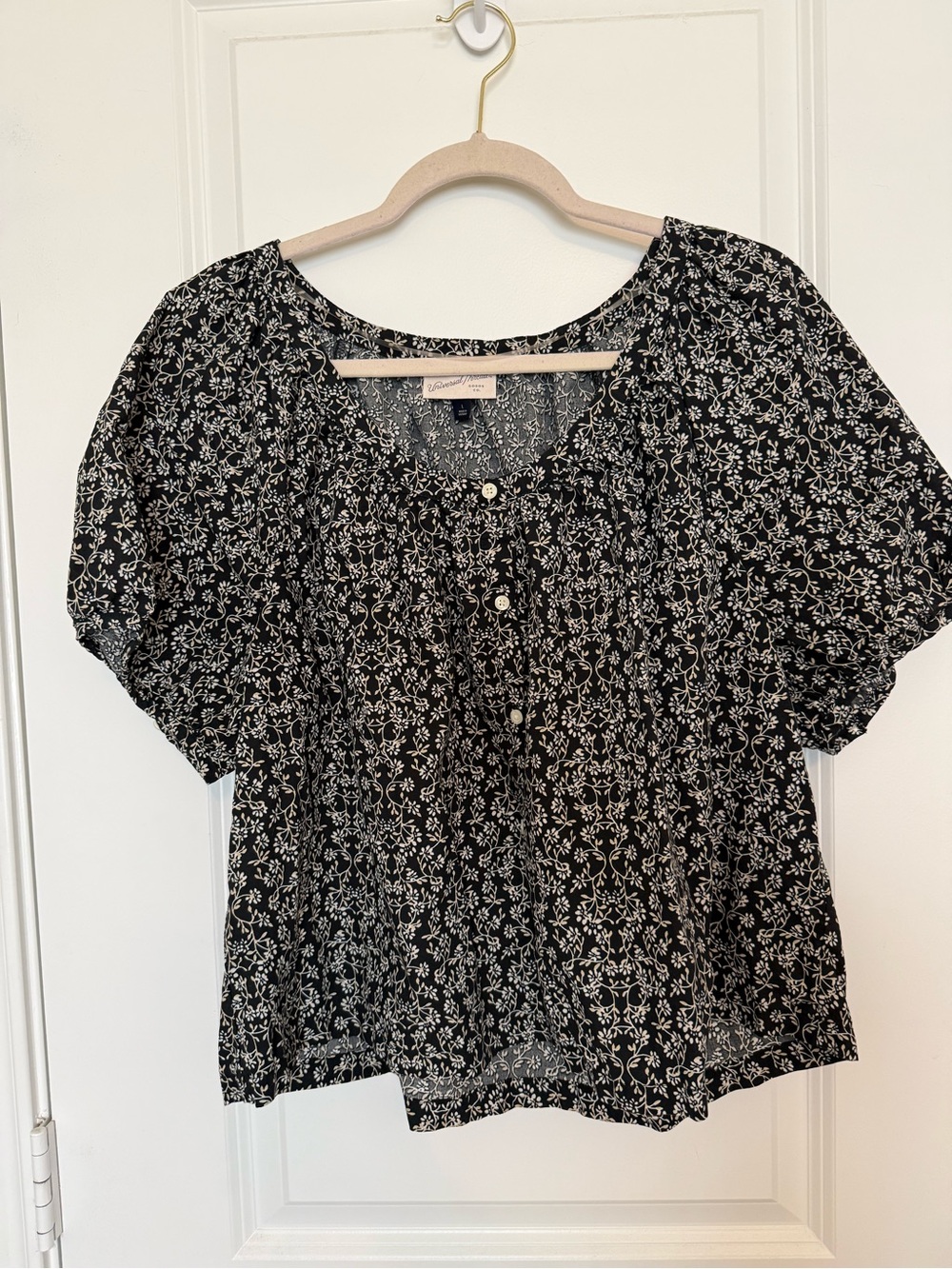 Universal Thread Black and White Floral Button-Front Blouse